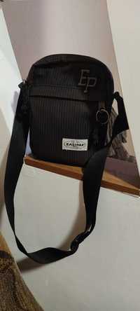 Лимитированный мессенджер Eastpak