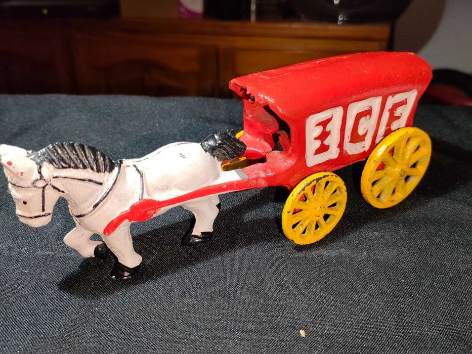 Cavalo com carroça ferro fundido