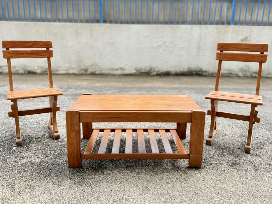 Conjunto mesa baixa / 2 cadeiras, madeira maciça