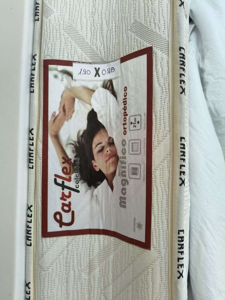 Cama dupla nova com dois colchões novos