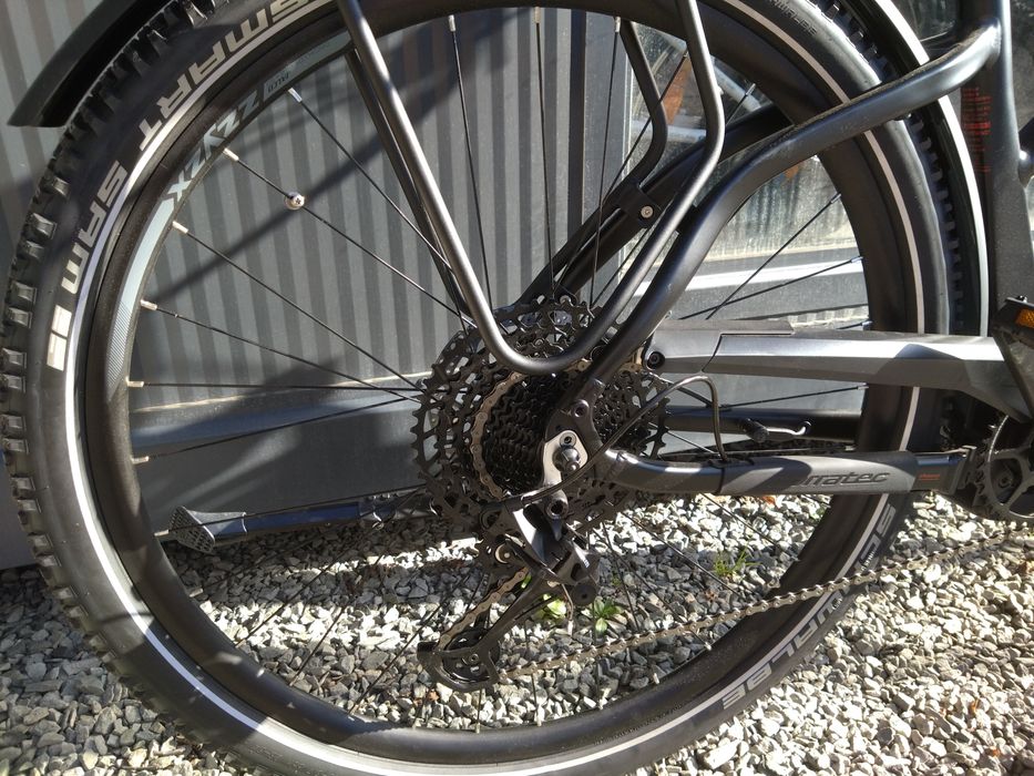 Rower elektryczny Bosch SUV grube opony niska rama