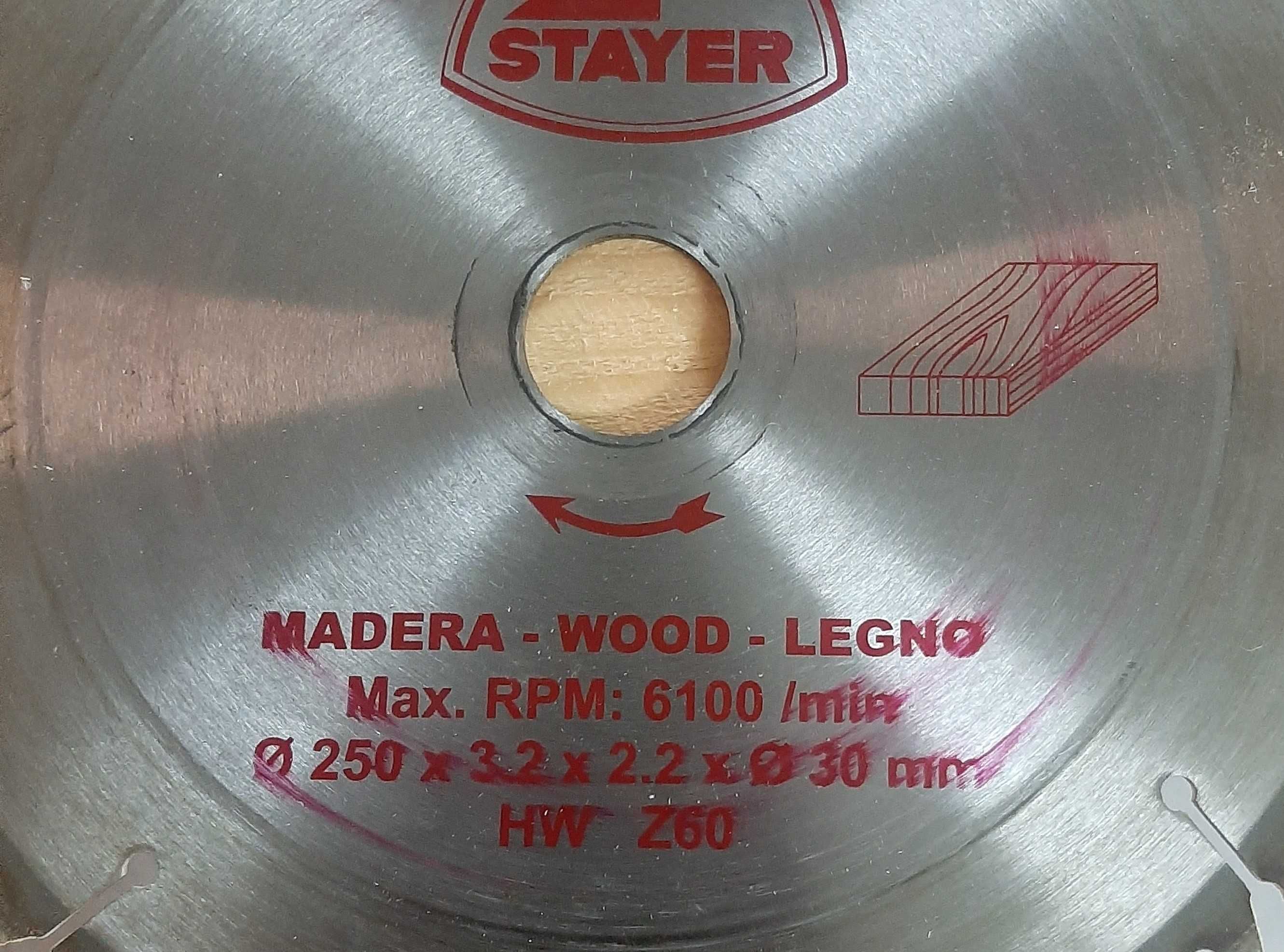 Disco de serra circular Stayer de 250mm usada