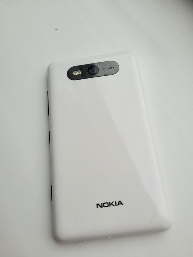 Продам Nokia Lumia 820