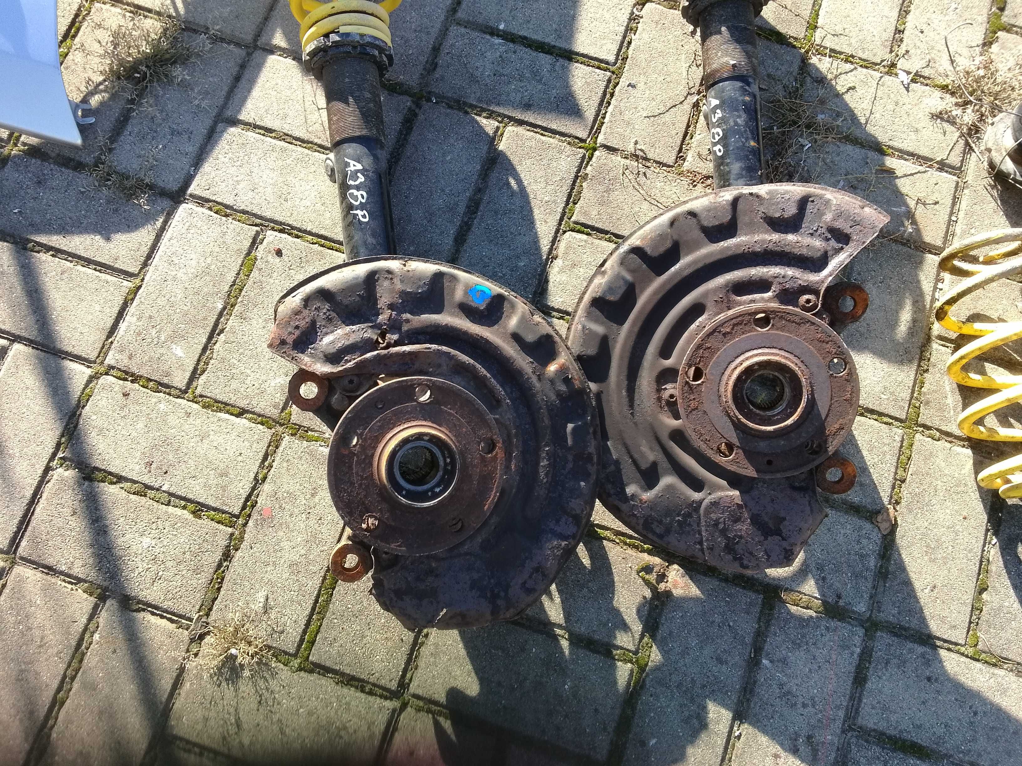 zwrotnica piasta przód AUDI A3 8P 1.6 P/L