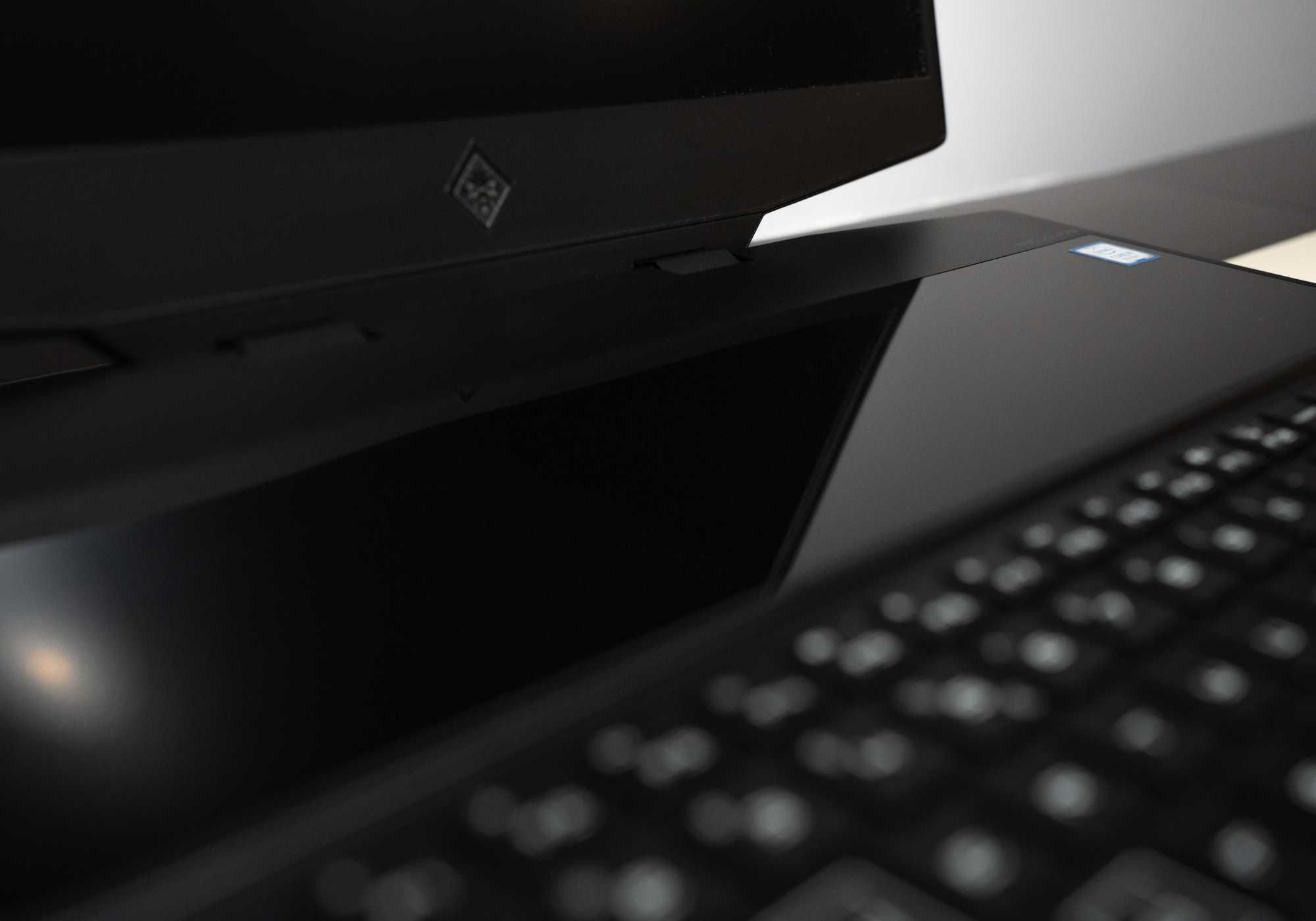 HP OMEN X2S  i9-9880H dla grafika 2 ekrany