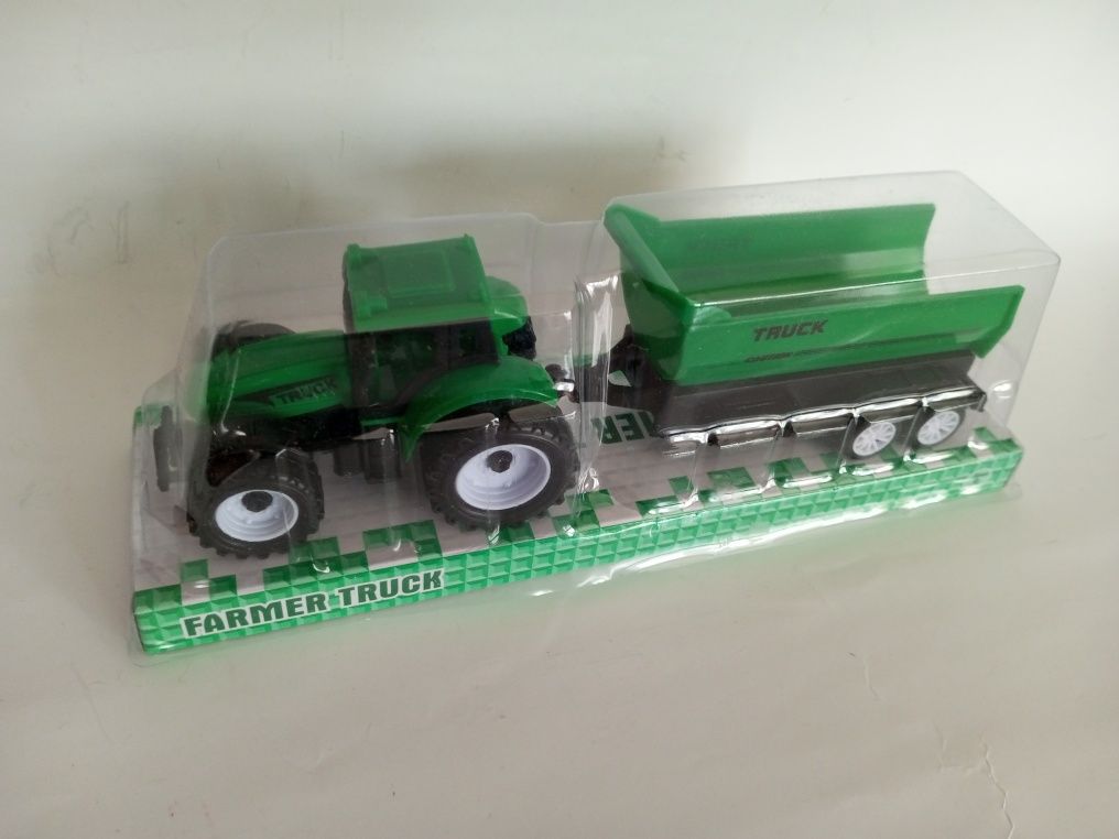 Traktor z przyczepą zielony 21x6x5,5cm