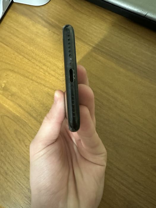 Продам iPhone SE 2020, 64 ГБ