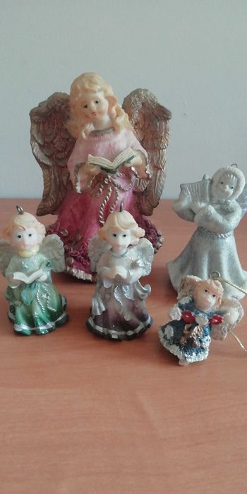 Zestaw figurek aniołki