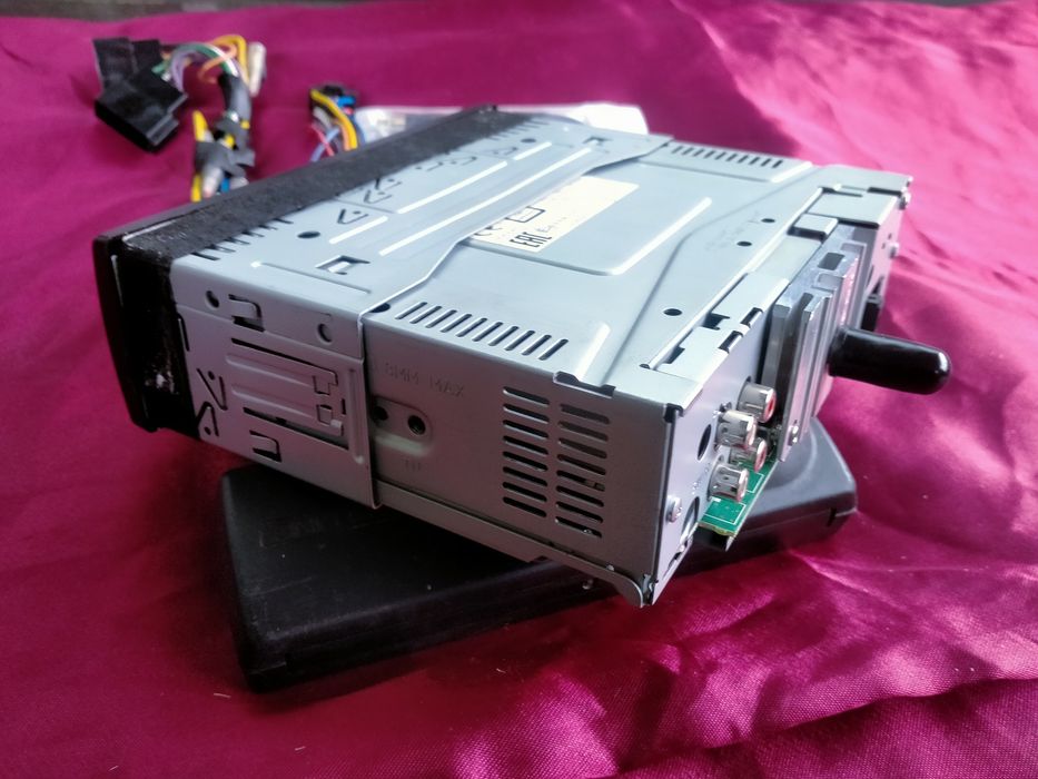 Alpine CDE -180R магнитола с блютузом