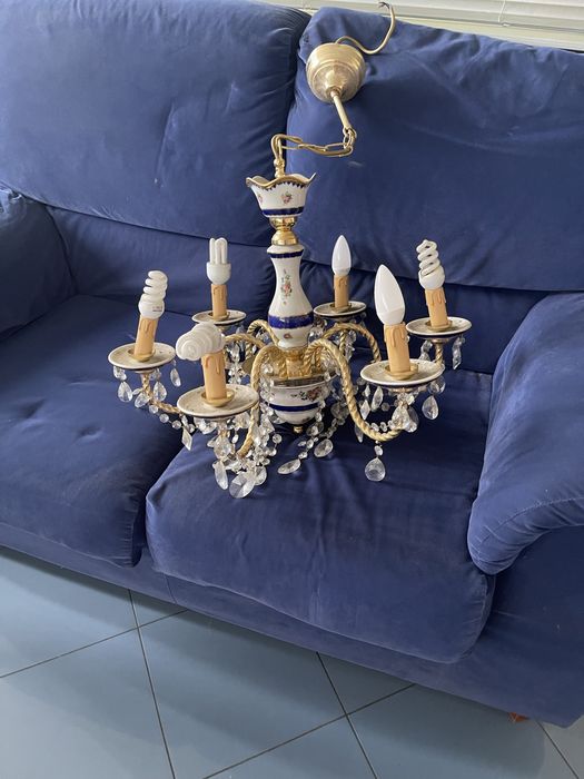 Vendo um candeeiro de cristal e loiça limoge