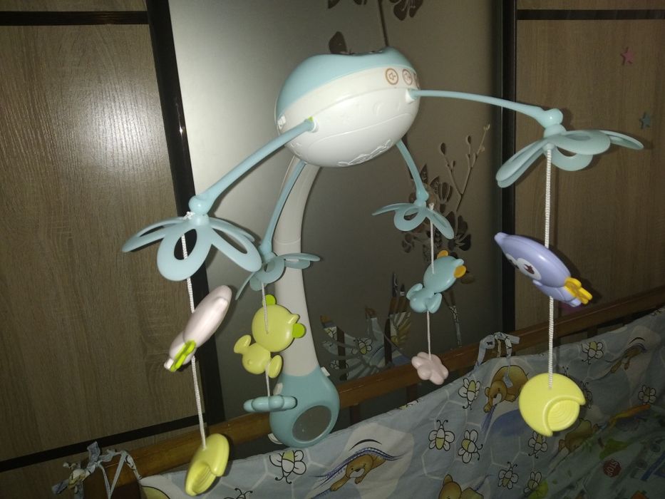 Дитячий мобіль на ліжко