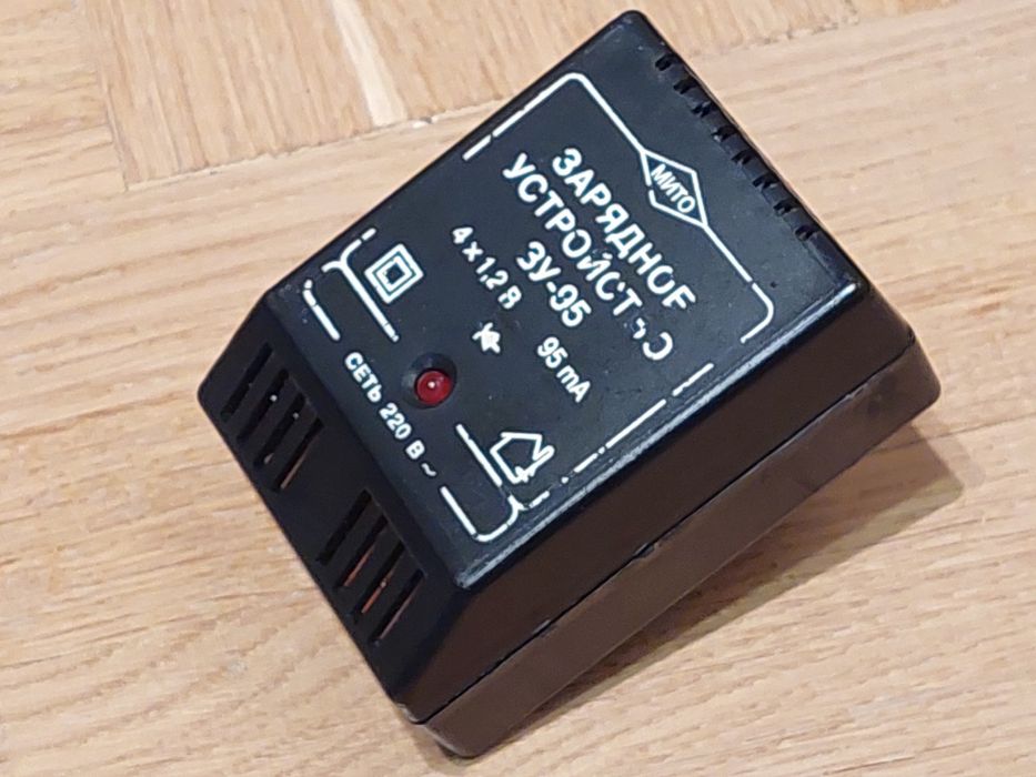 Зарядное устройство для пальчиковых аккумуляторов зарядка ЗУ-95 1,2В