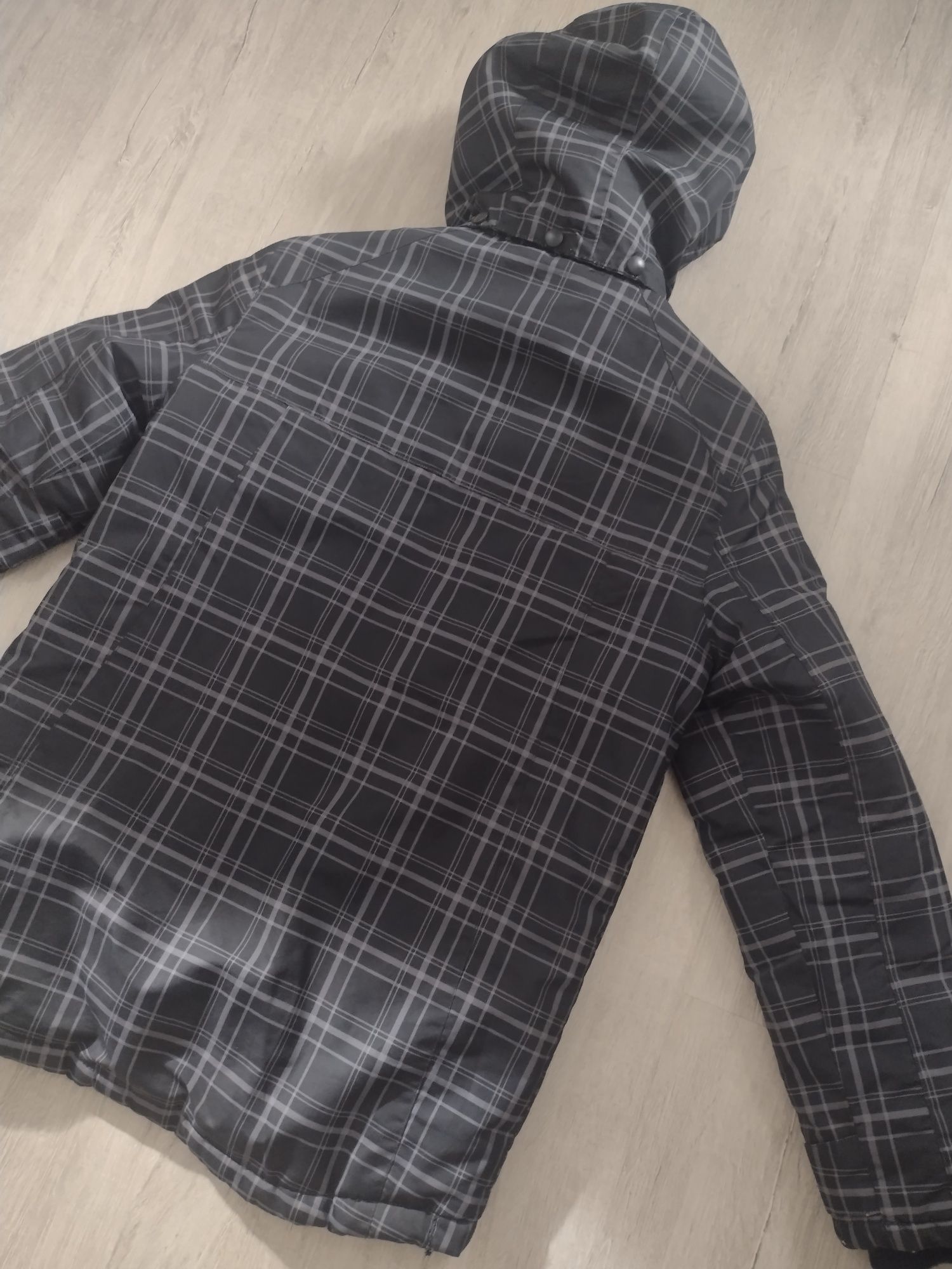 Kurtka zimowa r. 152