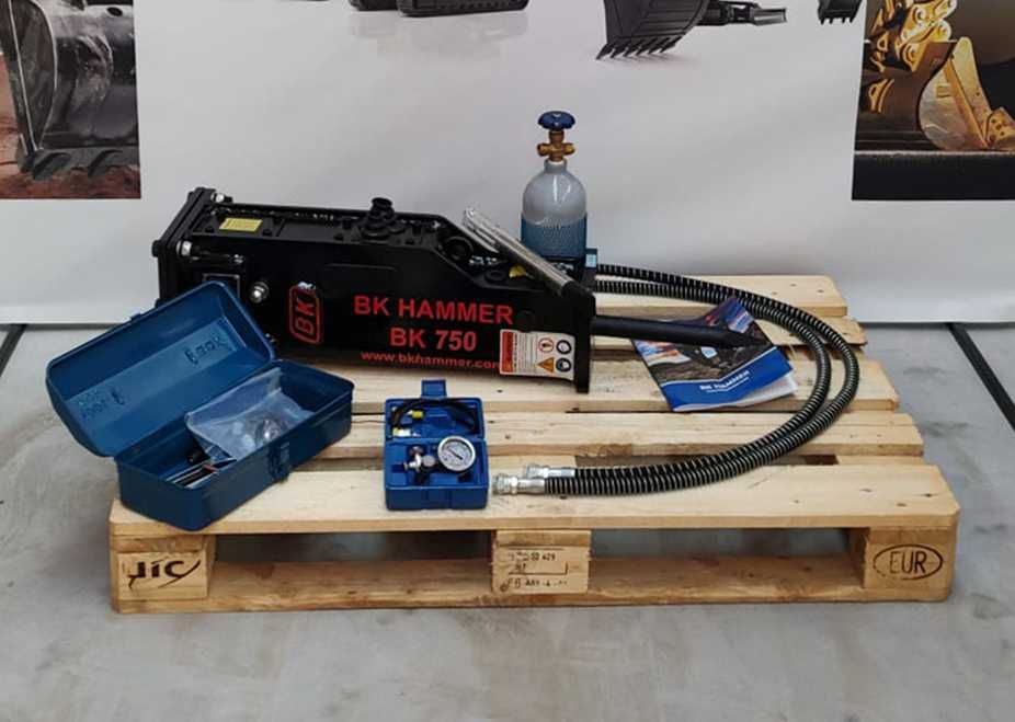 Młot wyburzeniowy BK750 maszyny 6T - 9 T JCB