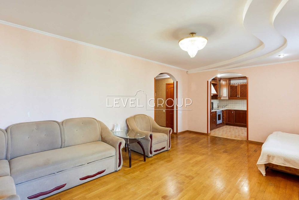 Продаж 3-кімнатної квартири з ремонтом вул. Анни Ахматової