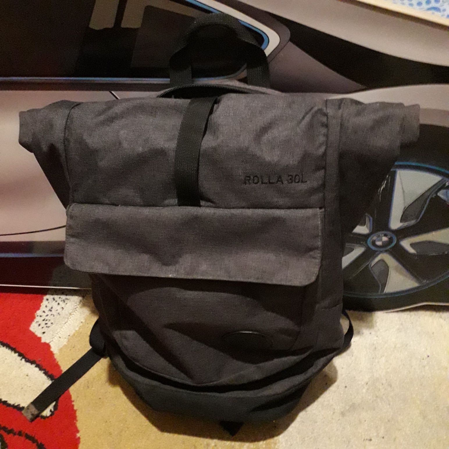 Rolla30 літровий рюкзак для ноутбука,в середені є карманчик для докуме