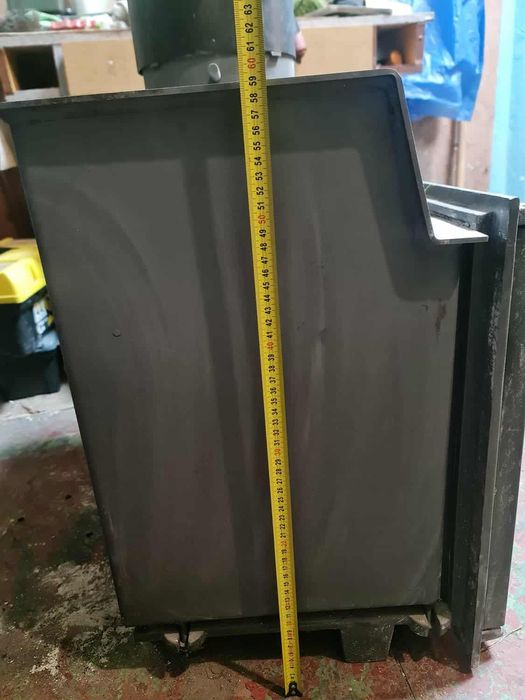 Kominek żeliwny wolnostojący