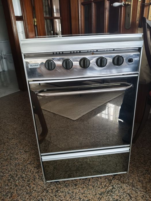 Fogão/forno Meireles 3 bocas gás + 1 eléctrica (butano/propano) – usad