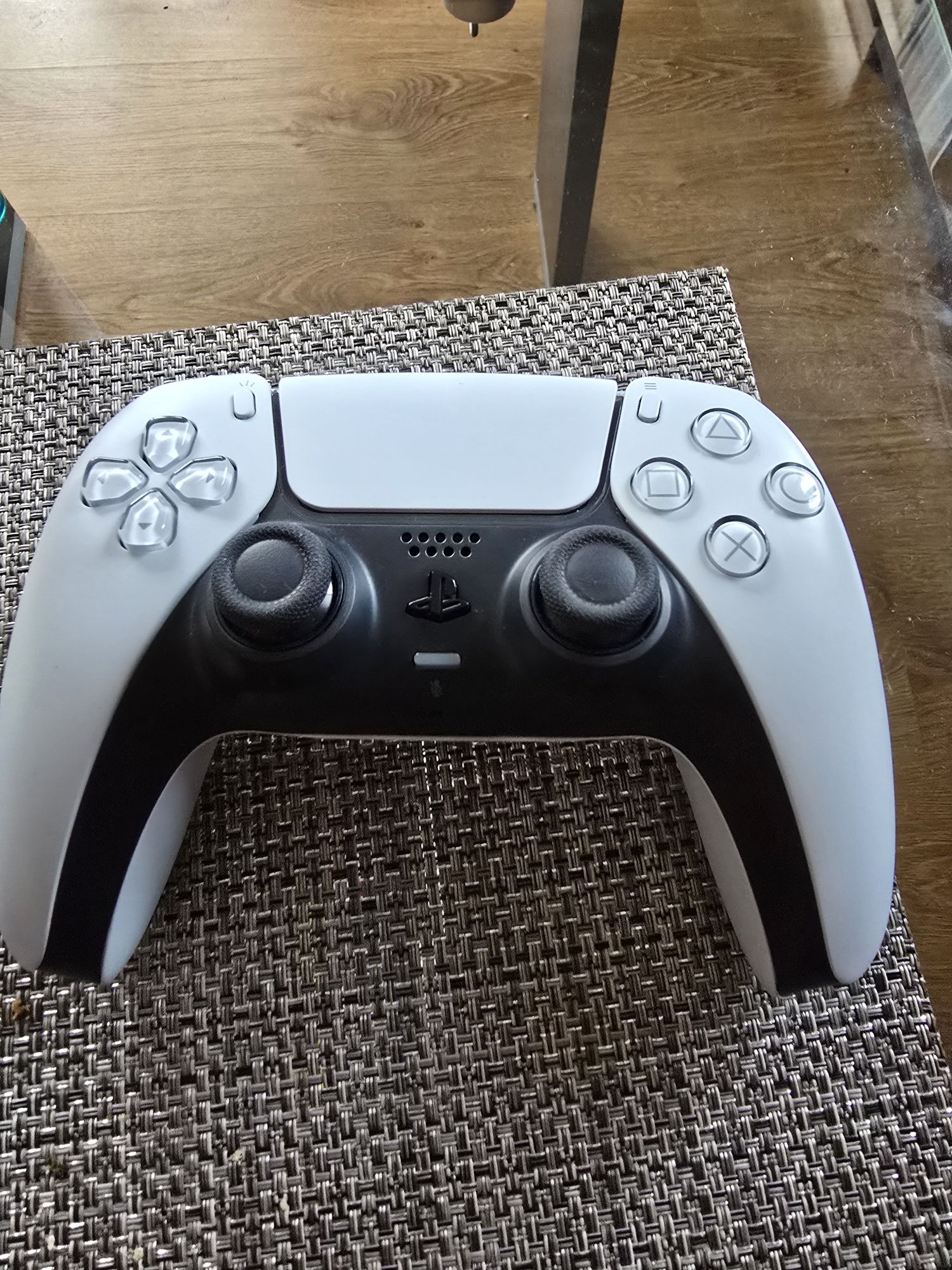 Nowa konsola ps5 plus 6 gier