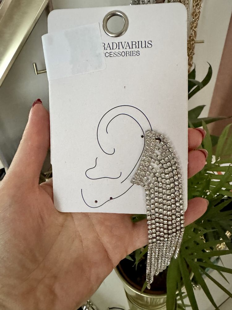 Stradivarius nausznica dluga wiszaca srebrna kryształki cyrkonie