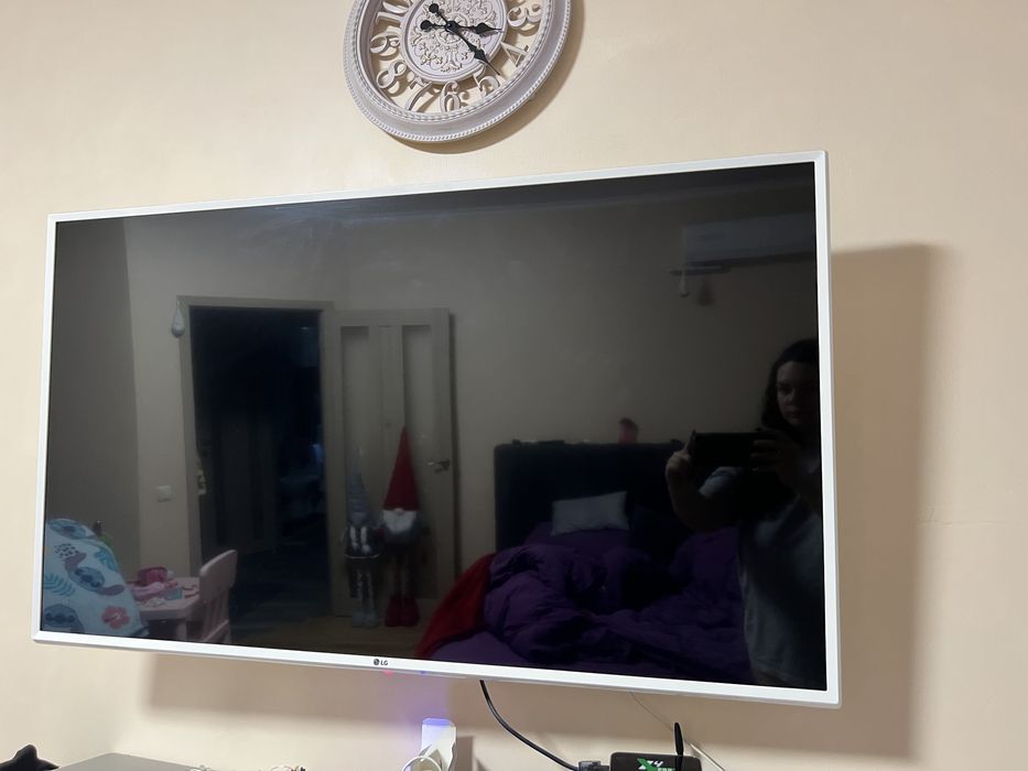 Smart телевізор LG 49” білий