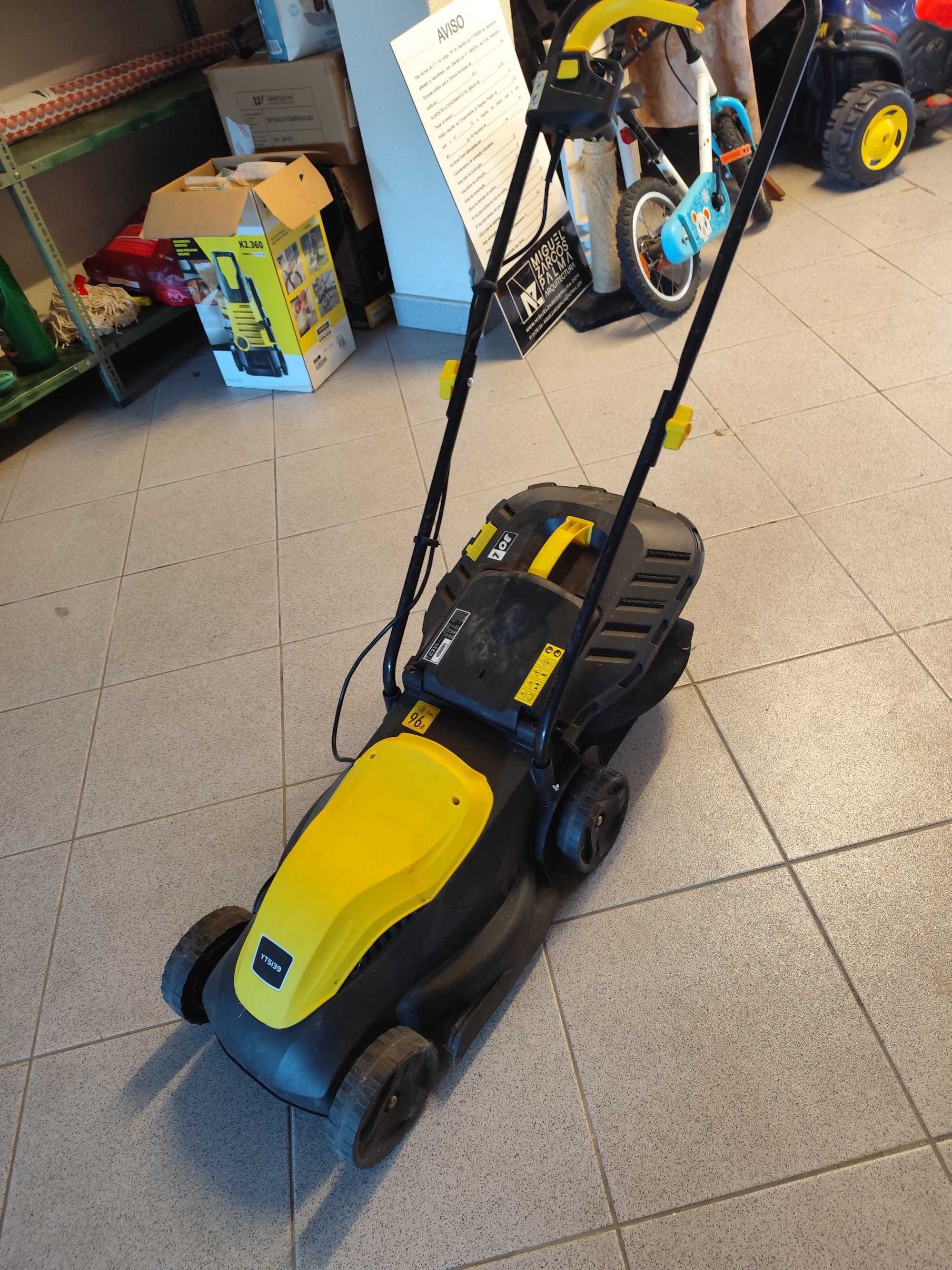 Cortador de relva elétrico