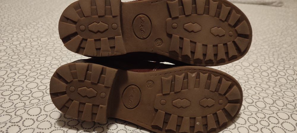 Botas de pele castanhas