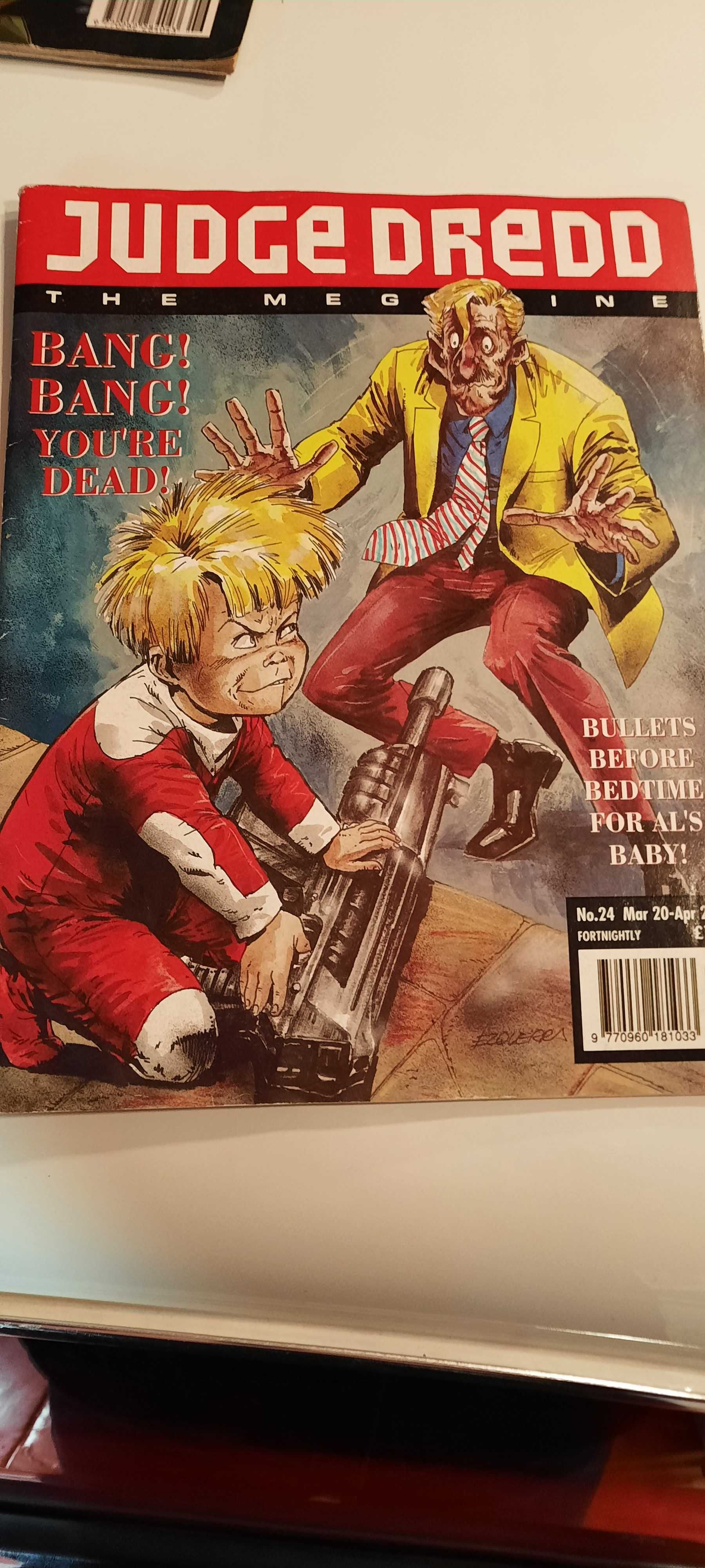 Quatro revistas de banda desenhada Judge Dredd e 2000 AD NOVO PREÇO