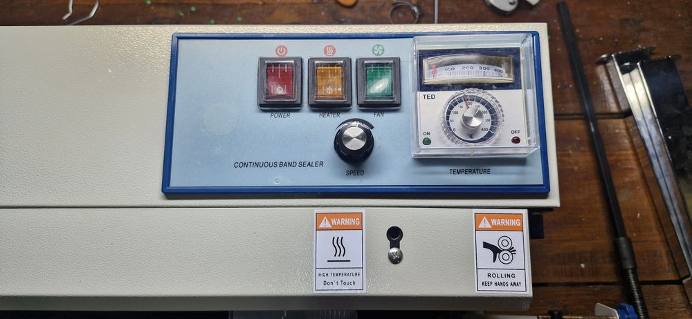 Maquina de embalar a quente.