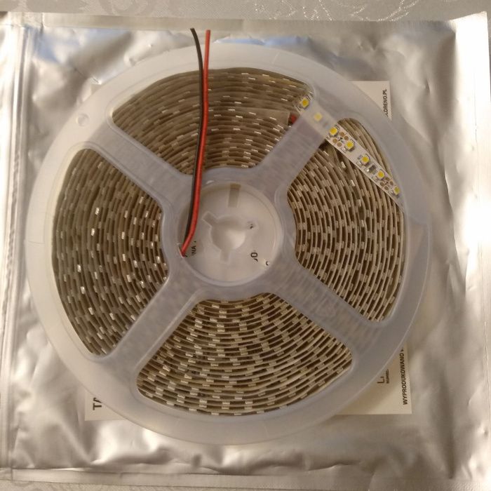 Taśma LED 16 metrów - 48W / 5m o ciepłej barwie IP20 600 diód / 5m