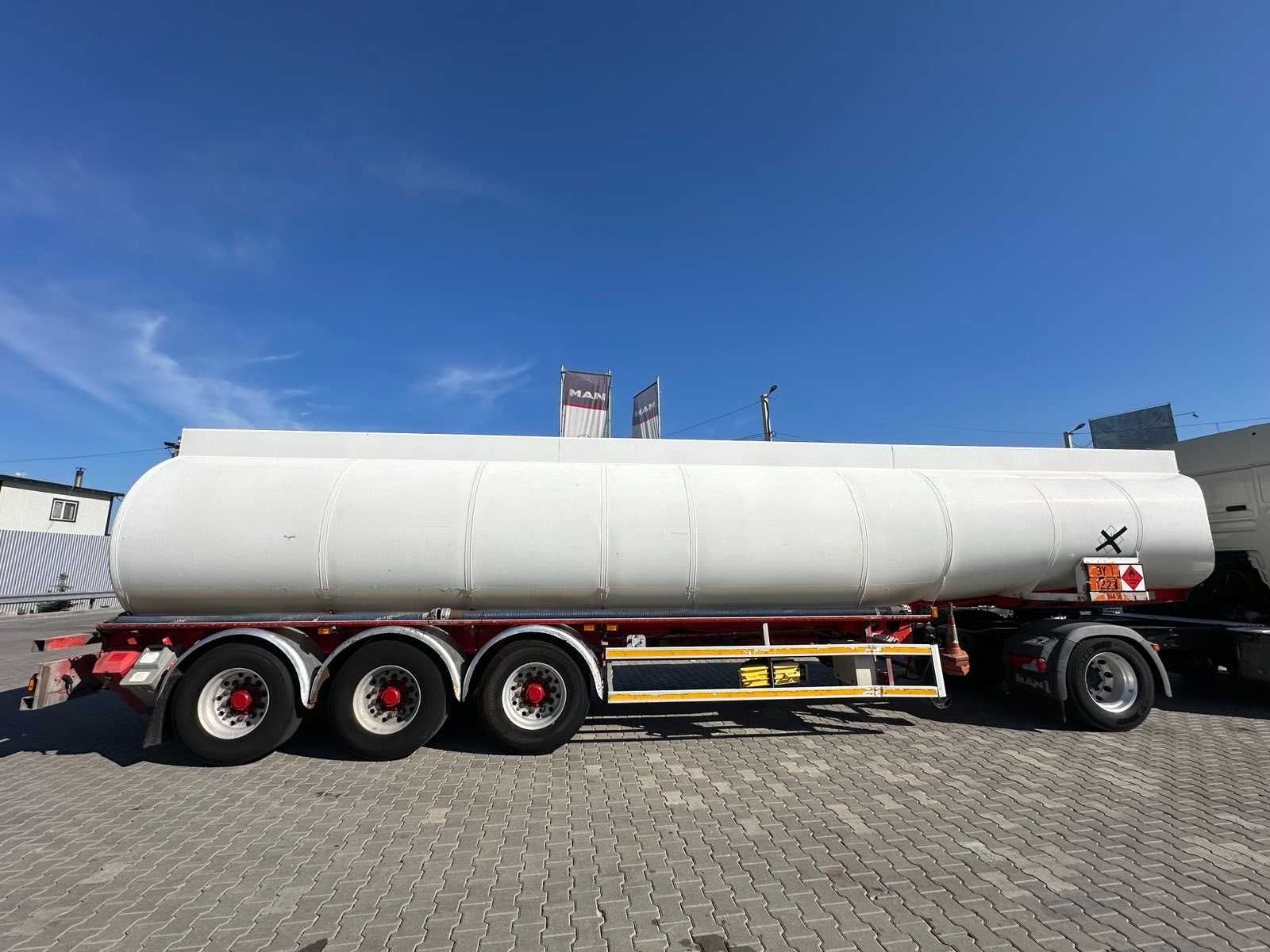 Thompson Carmichael PT443 ADR 2001 напівпрчіп-цистерна