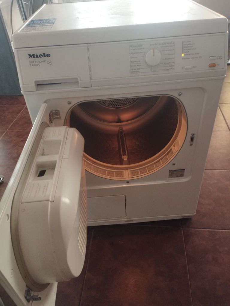 Продам сушильну машинку Miele