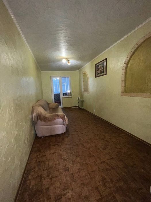 Продаж З кімнатной квартири 5 мрк.Зарічний