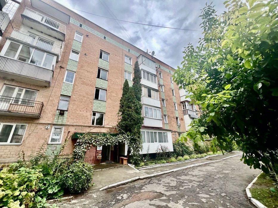 Продається 3- кімнатна квартира. Чортків