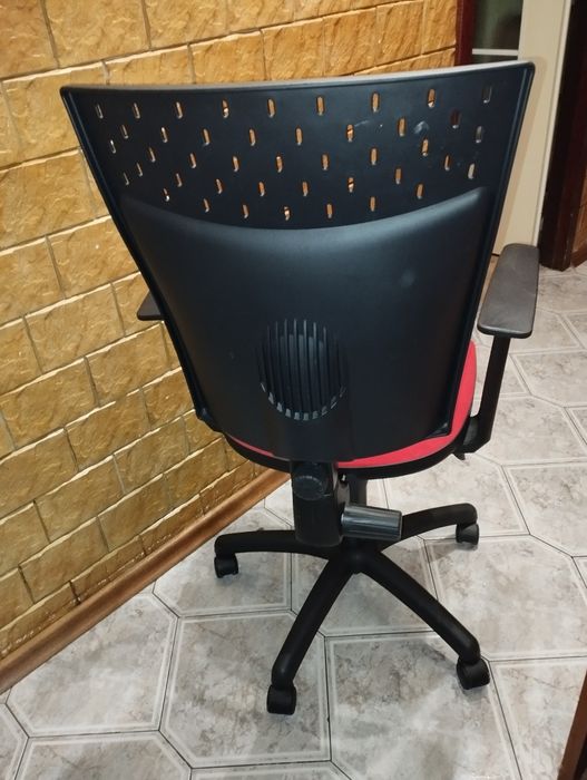 Fotel biurowy obrotowy