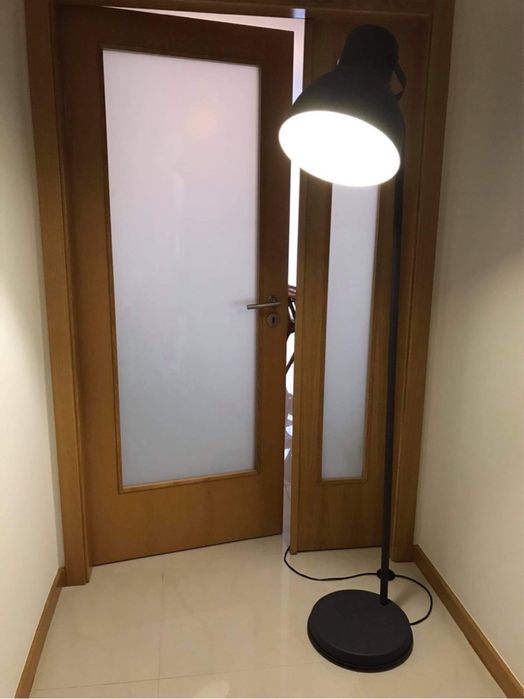 Candeeiro pé cinze escuro