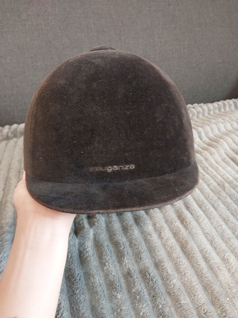 kask jeździecki firmy Fouganza