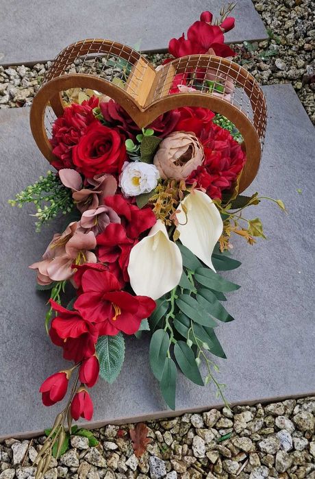 Kompozycja kwiatowa na grób cmentarz stroik serce ikebana  Z632