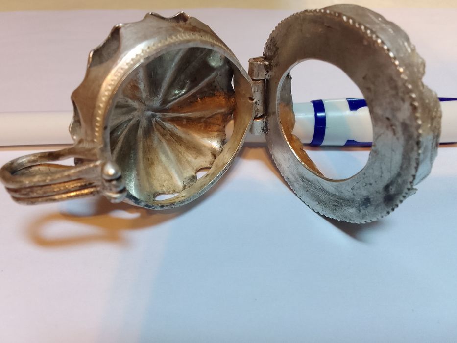 Продам срібну закривачку на люльку.