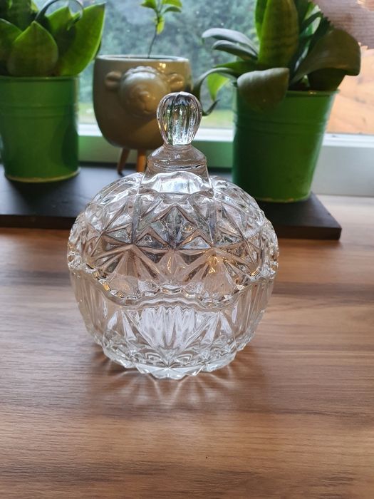 Kryształowa cukierniczka śliczna