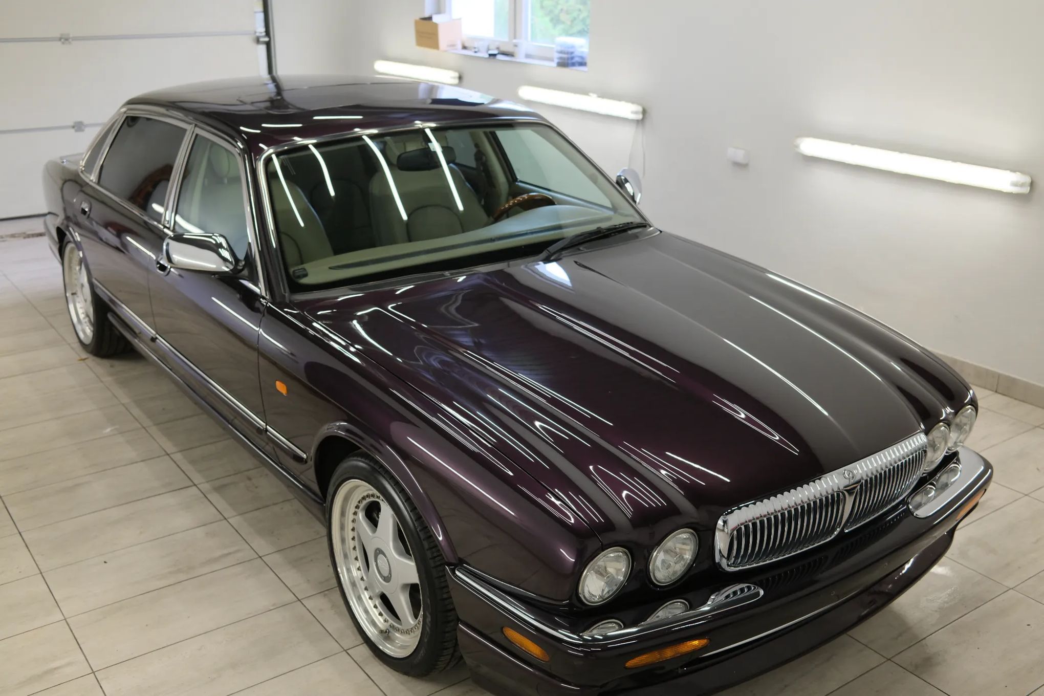 Jaguar XJR Daimler Super V8 - Japonia. Bezwypadkowy. Piękny kolor. 4.0 V8