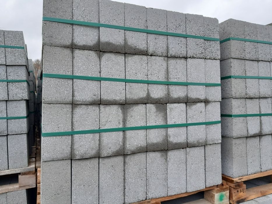 Pustaki fundamentowe szalunkowy bloczek betonowy murarski szolunek