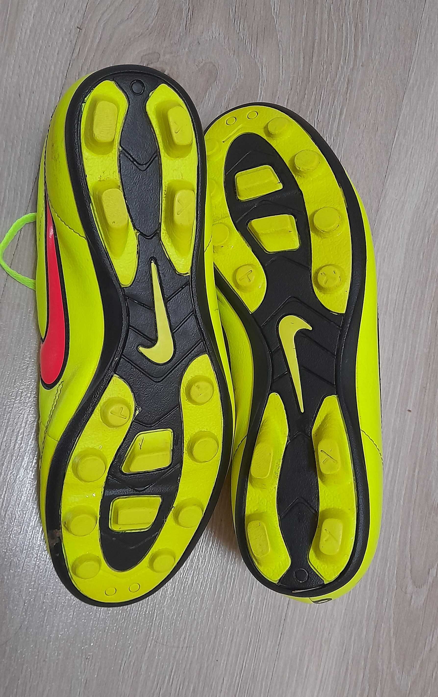 Buty piłkarskie korki Nike Tiempo  rozm. 38,5 skóra