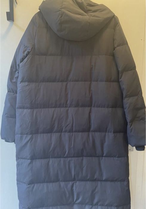 Пуховик жіночий від COS