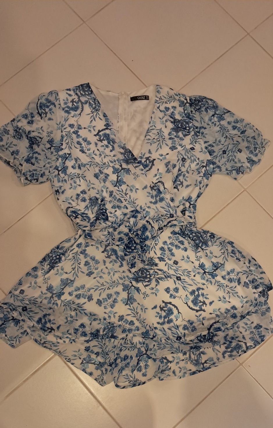 Kombinezon w kwiaty na lato