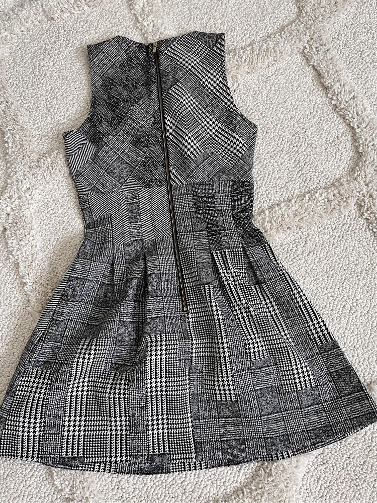 Dopasowana rozkloszowana sukienka H&M 36/S