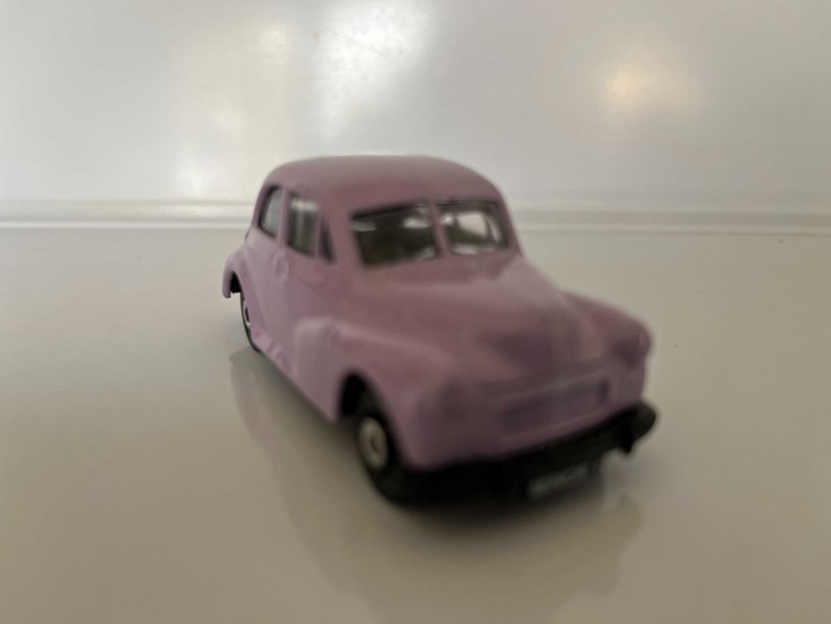 Corgi - Morris Minor - Fina - rosa - como NOVO - Esc.1/46
