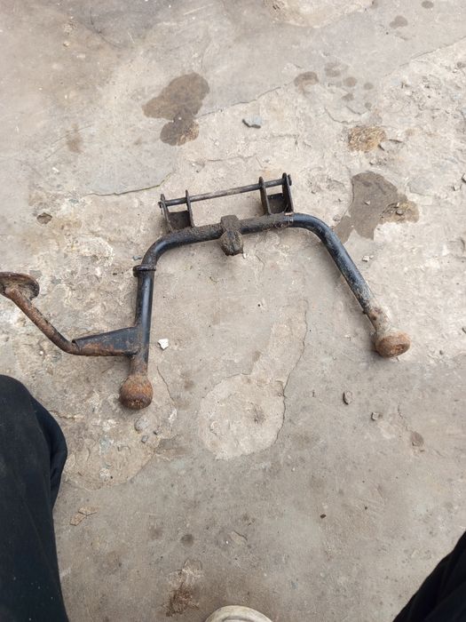 Продам центральну лапку на китайський скутер