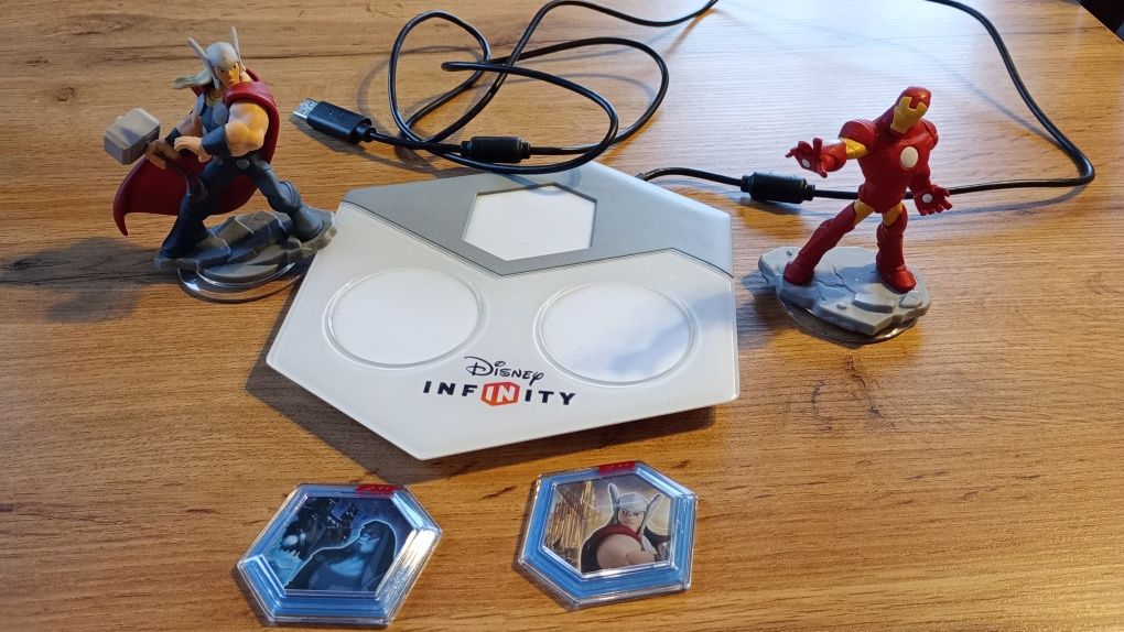 Disney Infinity 2.0 PS3. Czytnik, figurki, żetony.