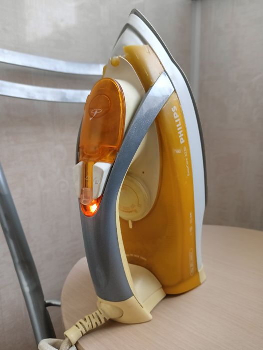 Праски Philips EasyCare 3230 та GC3310  2200 W